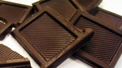Estudo vincula consumo de chocolate a redução de 30% em doenças cardíacas