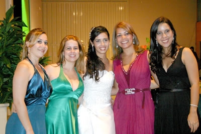 Renata e Luiz fizeram a festa no Nhá Sinhá Recepções.