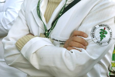 Médicos protestam em defesa do SUS