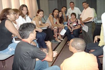 Diretores de escolas se reúnem no legislativo.