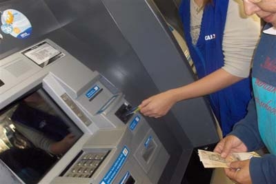 Caixa paga abono salarial do PIS a mais de 15,7 milhões de trabalhadores