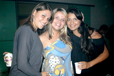 Festa Havaina do Yucca numa noite agradável de primavera.