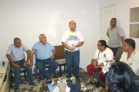 George Hilton quer o apoio da imprensa