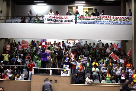 Câmara aprova aumento de servidores sob protestos de sindicatos