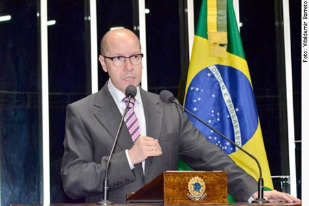 Guardião da Ética no senado se enrola cada vez mais