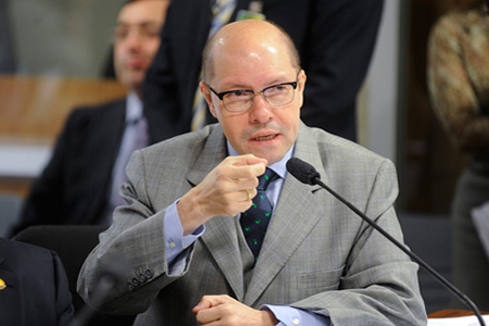 Nem o DEM defende Demóstenes