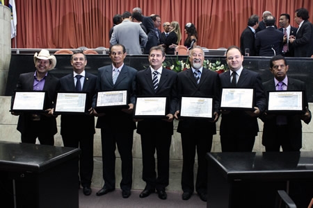Títulos de Cidadania Honorária de Contagem são entregues