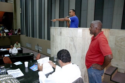 Perueiros na mira da Guarda Municipal e da PM.