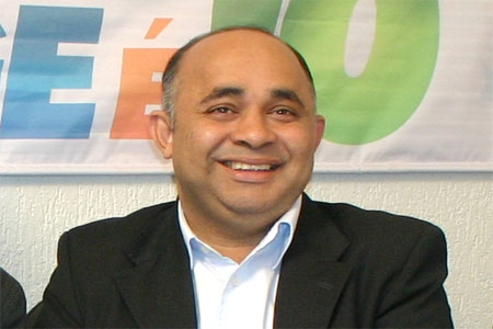 George Hilton apresenta seu coordenador de campanha