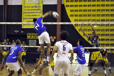Vivo Minas estreia com vitória no Mineiro de vôlei