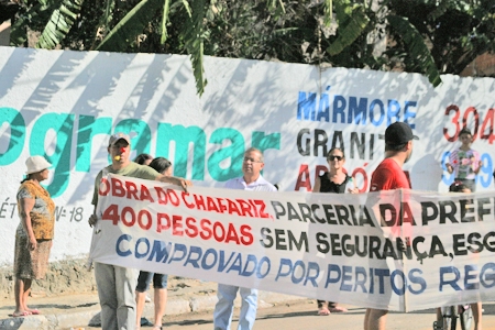 Moradores de condomínio protestam contra MRV