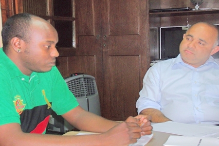 George firma compromisso com a cultura