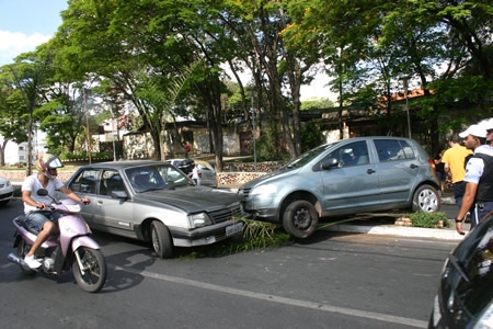 Acidente na Av. Olimpio Garcia