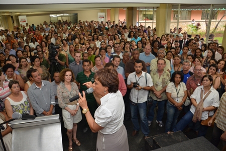Marília adianta 13º integral aos servidores e anistia grevistas