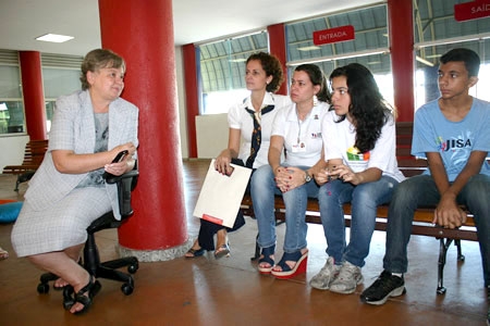 Estudantes participam de evento em prol das pessoas, do planeta e dos animais