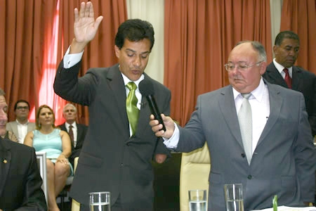 Vereadores e prefeito de Contagem tomam posse