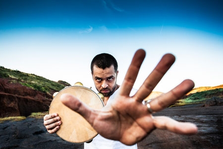 Túlio Araújo e o projeto Dobradura se apresenta em Contagem