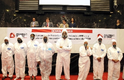 Catadores lutam pela proibição da queima de lixo