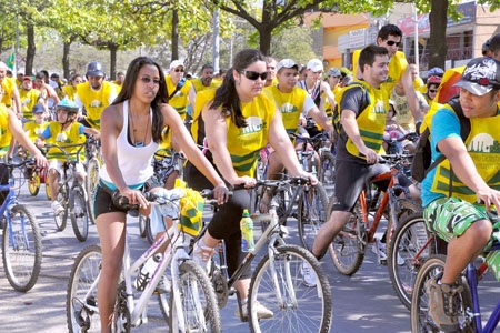 Contagem realiza Passeio Ciclístico Noturno