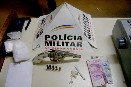 Apreensão de armas e drogas nos Bairros Sapucaias e Jardim Laguna