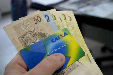 Prazo para o saque do abono salarial anual termina nesta sexta-feira (28)