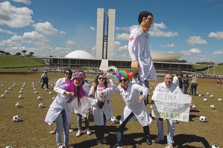 Médicos de várias cidades do país vão realizar protesto nesta quarta-feira (3)