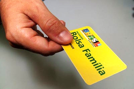 Beneficiários do programa Bolsa Família devem atualizar cadastro