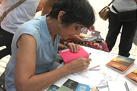 Médium de psicografia concede entrevista durante o 6º Salão do Livro Espírita de Contagem