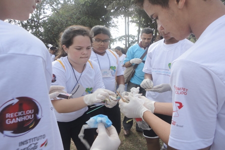  Voluntários vão participar de coleta de resíduos em BH e Contagem