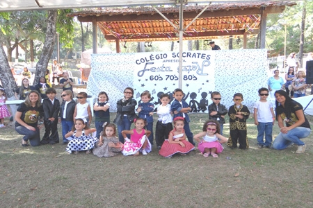 Festa da Família no Colégio Sócrates é baseada no estilo Retrô
