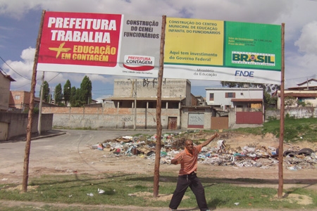Local de construção do Cemei se transforma em lixão no bairro Funcionários