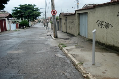 Parquímetros estão sendo instalados na cidade.