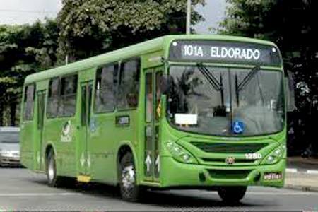 Moradora questiona a falta de transporte público próximo ao Shopping Contagem