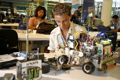 Feira de informática reúne milhares de aficionados em SP.