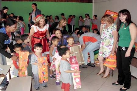 Campanha Natal Solidário da Alegria faz a festa de final de ano