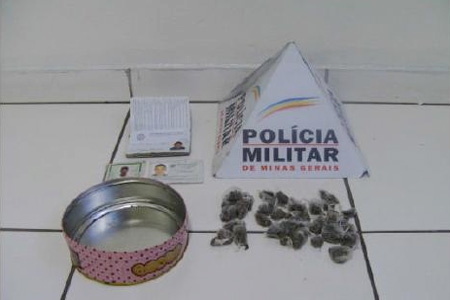  PM apreende maconha no bairro Conjunto Água Branca