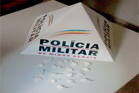 PM apreende cocaína no bairro Jardim Marrocos