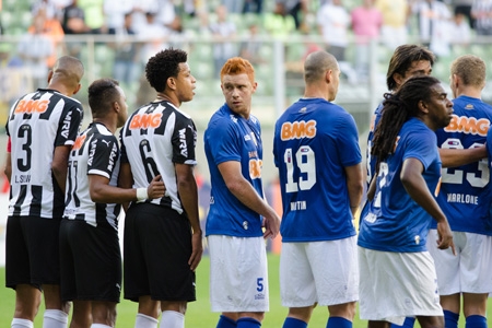 Atlético vence Cruzeiro e sai da zona de rebaixamento