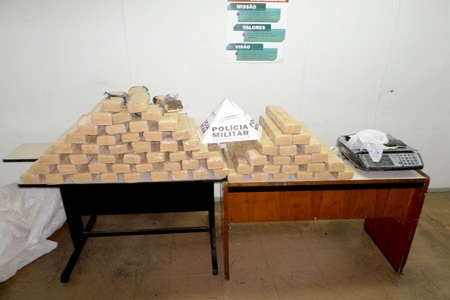 PM apreende 110 quilos de maconha na Vila Francisco Mariano