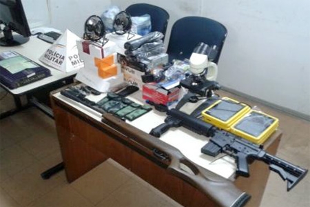 Militares apreende réplica de fuzil no bairro Funcionários
