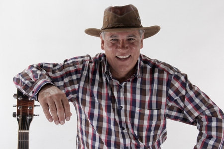 Joel Brito lança seu primeiro CD