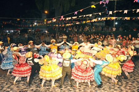 Praça da Glória recebe 2º Campeonato de Quadrilhas Juninas de Contagem 
