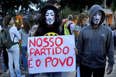 Lei que restringe uso de máscaras em eventos com grande aglomeração é sancionada