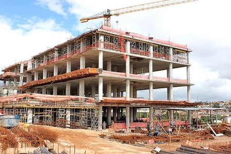 Obra parada do Hospital Metropolitano do Barreiro continua causando polêmicas