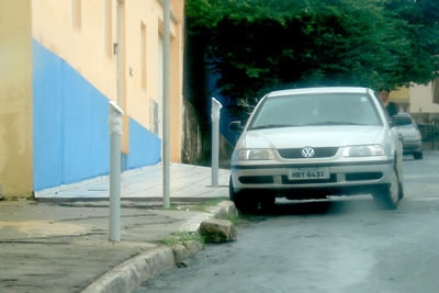 População reclama da instalação dos parquímetros.