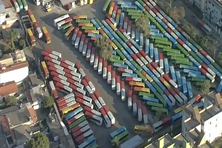 Paralisação de ônibus de Contagem prejudica deslocamento para outras cidades