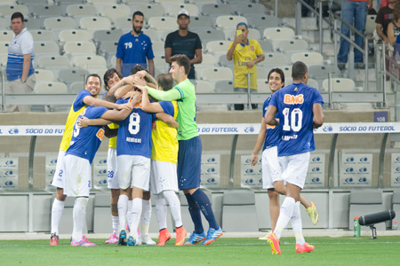 Milésima vitória do Cruzeiro no Mineirão termina com 5 a 0 em cima do Santa Rita