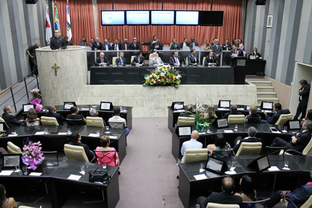 Câmara entrega títulos de Cidadania Honorária a 17 representantes de Contagem