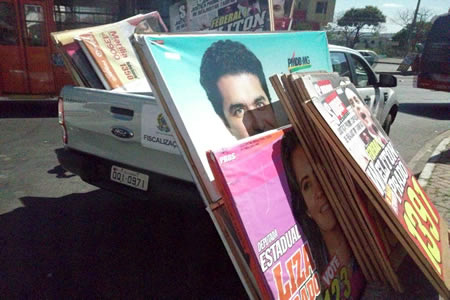 TRE apreende placas de candidatos em Contagem