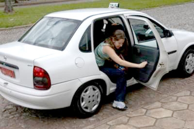 Taxistas discutem a questão da praça única.